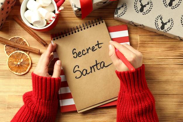 Jak oznaczyć dzień wolny za święto w dokumentacji pracowniczej?