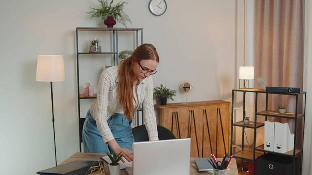 Jak urządzić miejsce do pracy w domu, by sprzyjało koncentracji?